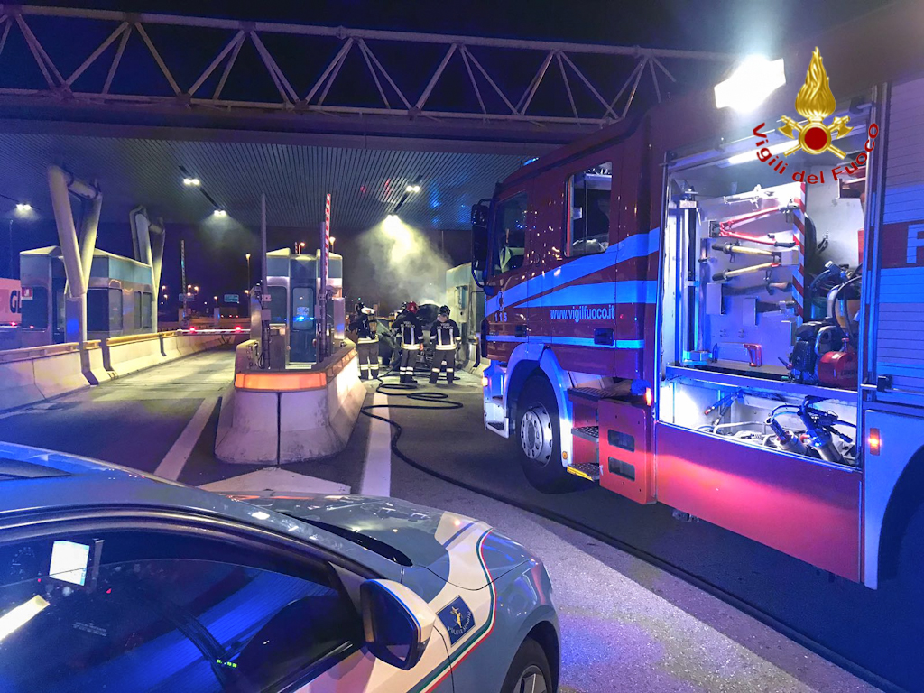 Incendio al casello di Verona sud