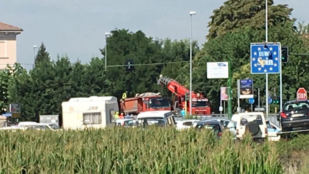 Incidente mortale a Montorio schiacciato dal camion