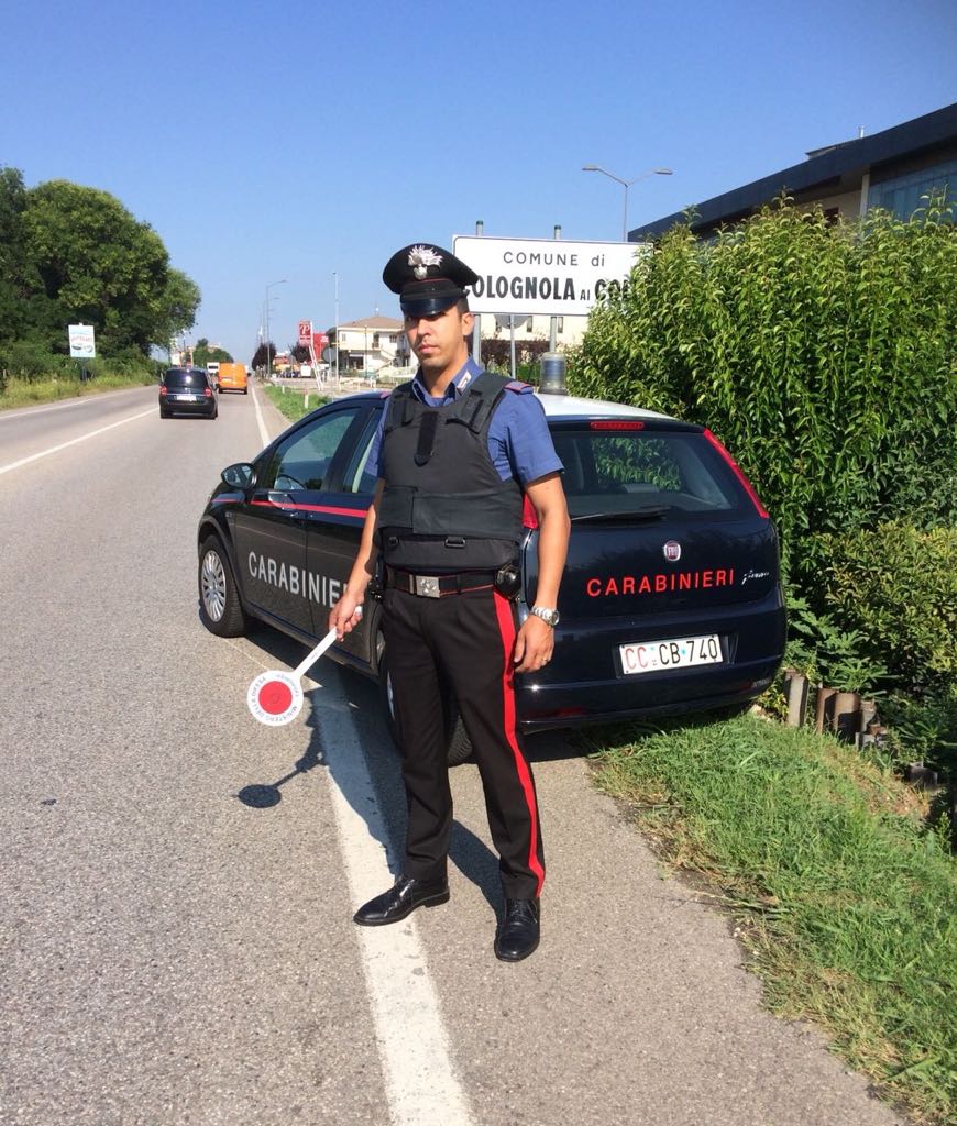 Droga in casa scoperto aggredisce i carabinieri