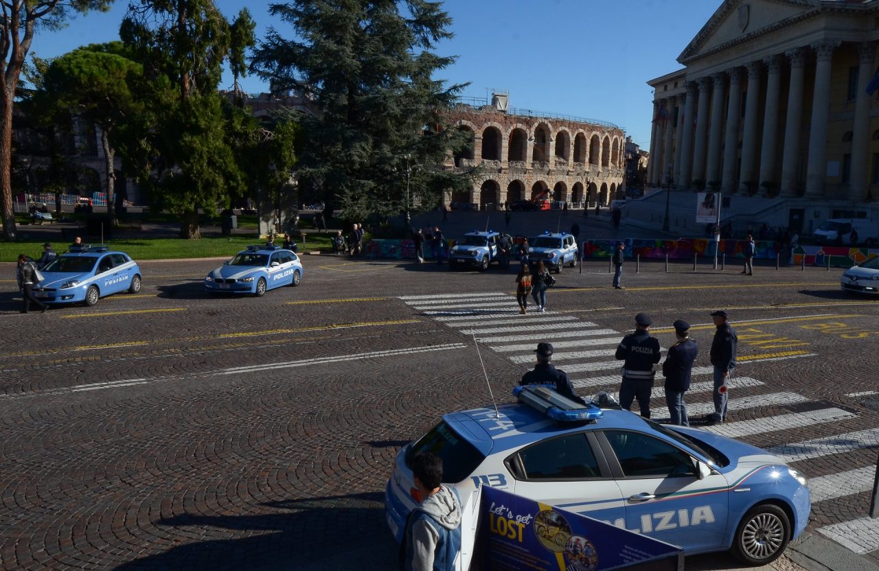 Prodotti contraffatti, maxi operazione della polizia nel veronese