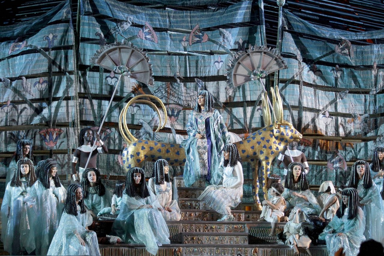 Penultima Aida, cambia il cast