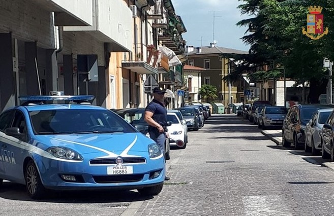 In manette topo d’appartamento a Verona