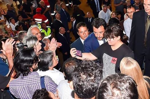 Frankie hi-nrg vs Salvini “I selfie ai funerali di Stato, i selfie…”
