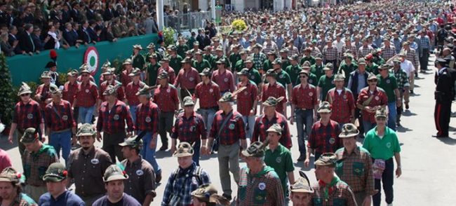 Leva obbligatoria, gli alpini si schierano con Salvini