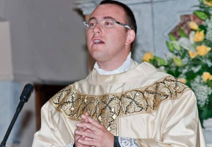 Don Alessandro si presenta alla sua nuova comunità