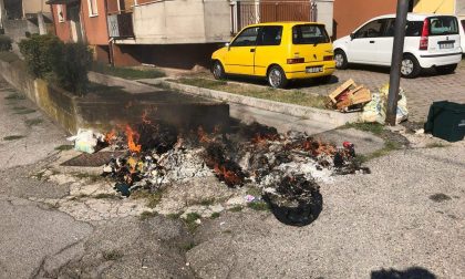 Fiamme e sconcerto a Pizzoletta. C'è un piromane in paese?