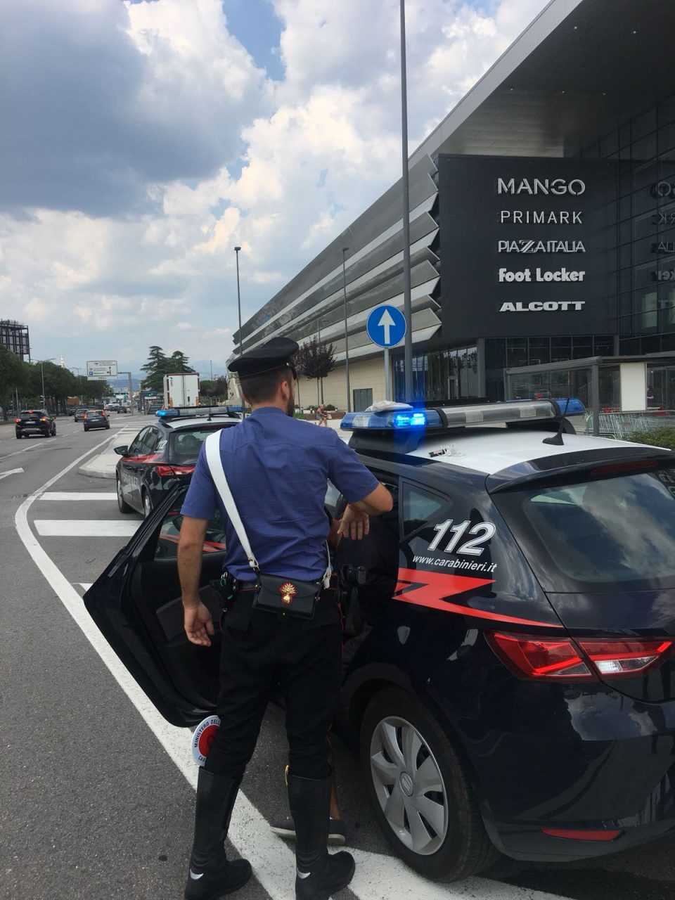 Tentato furto all’Adigeo, arrestato un uomo