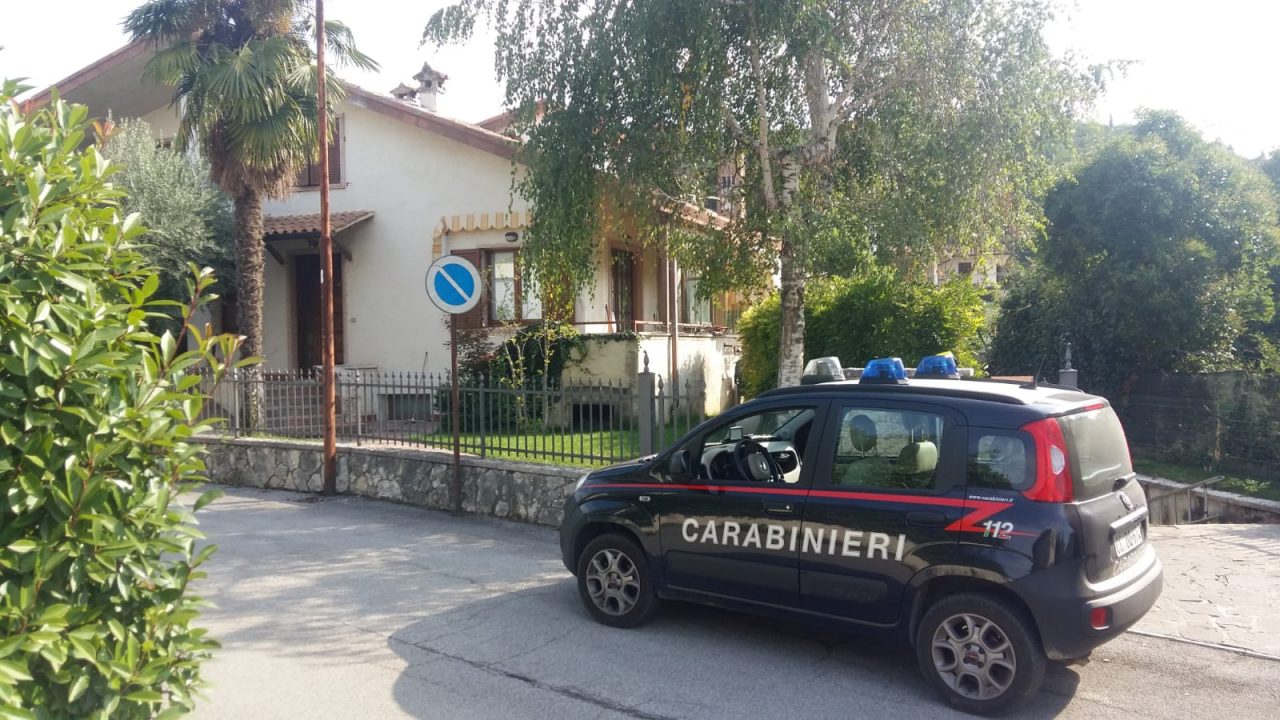 Liberi dal servizio, carabinieri domano principio di incendio