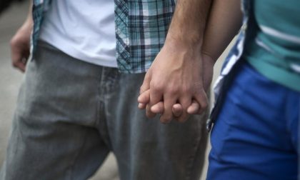 Coppia gay aggredita a Verona domani manifestazione in Bra