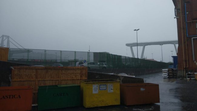 Crolla ponte autostradale a Genova, attenzione se siete in viaggio