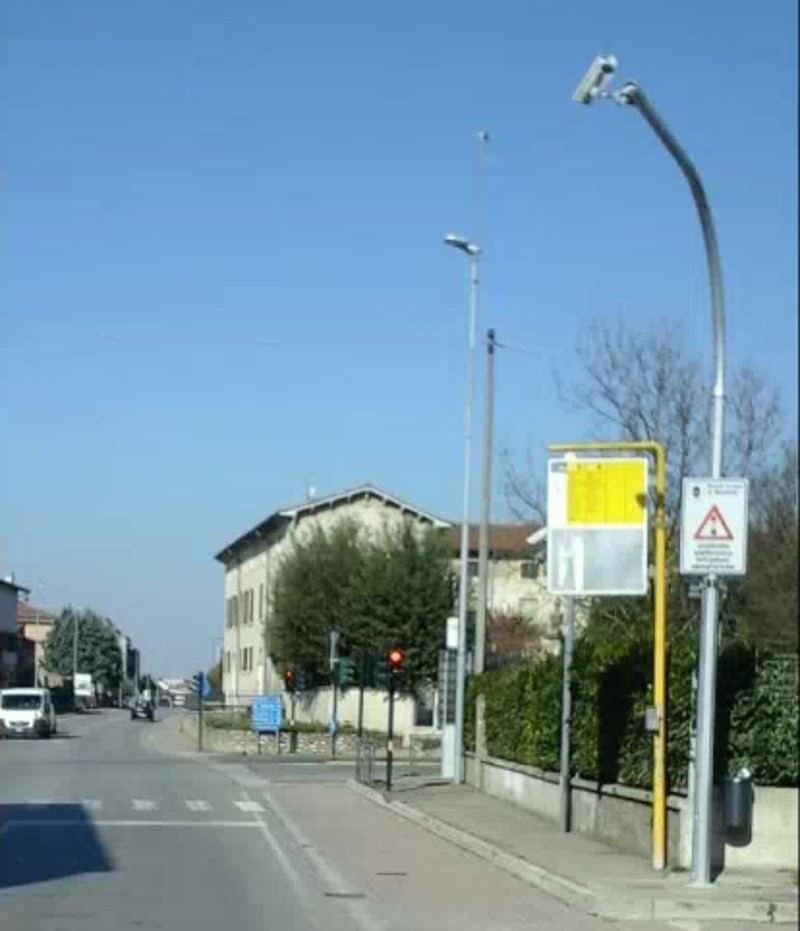Semaforo Villafontana ben 439 violazioni in tre mesi