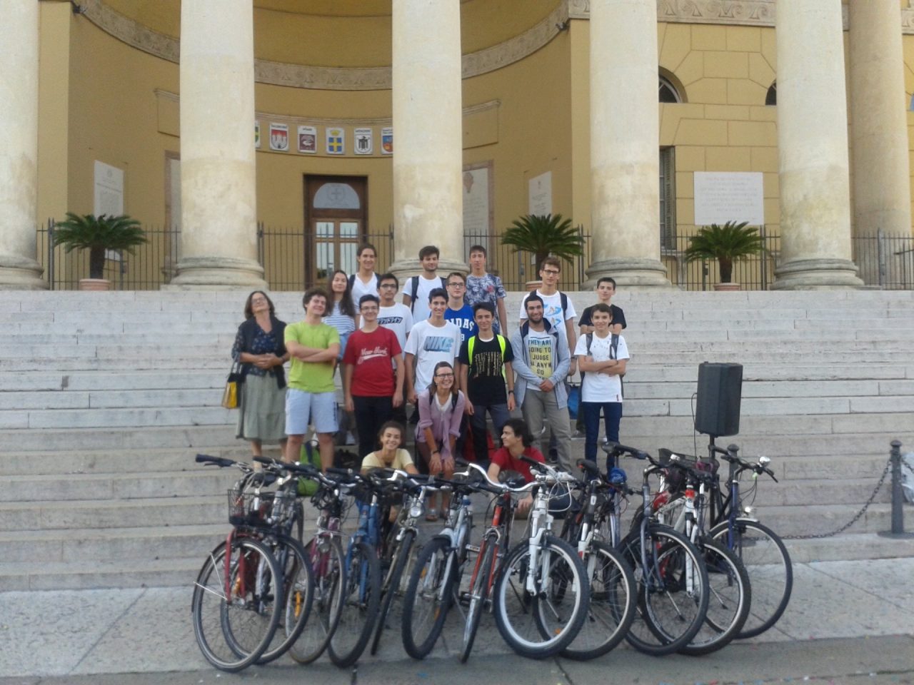 Oltre 300 studenti in bici