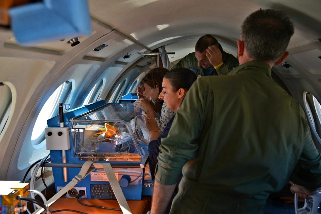Volo ambulanza al Catullo: l’Aeronautica trasporta una neonata da Cagliari