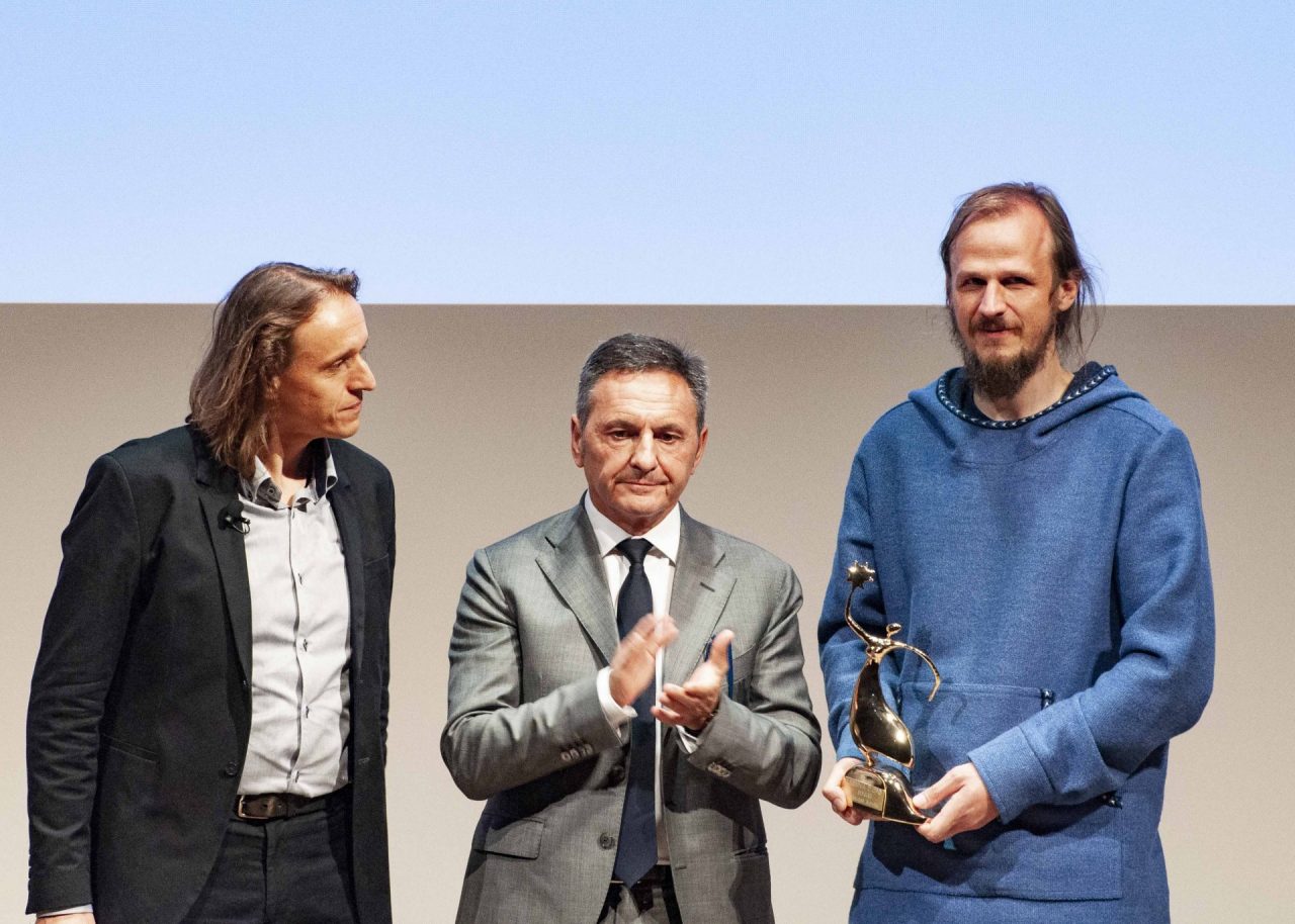 Film Festival della Lessinia: ecco i vincitori. Con il documentario “Sengirė – La foresta antica” il regista Mindaugas Survila si è aggiudicato la Lessinia d’Oro, l’ambito riconoscimento della XXIV edizione della rassegna cinematografica internazionale di Bosco Chiesanuova.