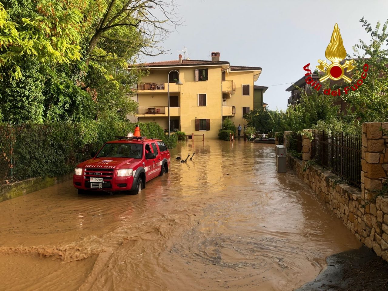 A 24 ore dalla pioggia senza sosta arriva un primo bilancio del maltempo. I vigili del fuoco e ogni tipo di soccorso è costantemente impegnato in azioni di messa in sicurezza e di aiuto nei paesi della provincia.
