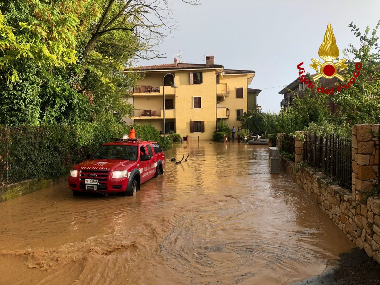 A 24 ore dalla pioggia senza sosta arriva un primo bilancio del maltempo. I vigili del fuoco e ogni tipo di soccorso è costantemente impegnato in azioni di messa in sicurezza e di aiuto nei paesi della provincia.