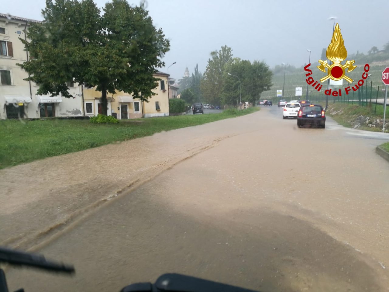 A 24 ore dalla pioggia senza sosta arriva un primo bilancio del maltempo. I vigili del fuoco e ogni tipo di soccorso è costantemente impegnato in azioni di messa in sicurezza e di aiuto nei paesi della provincia.