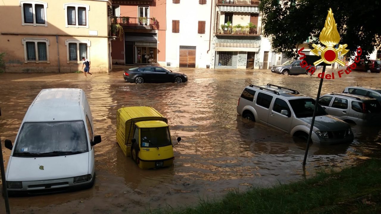 A 24 ore dalla pioggia senza sosta arriva un primo bilancio del maltempo. I vigili del fuoco e ogni tipo di soccorso è costantemente impegnato in azioni di messa in sicurezza e di aiuto nei paesi della provincia.