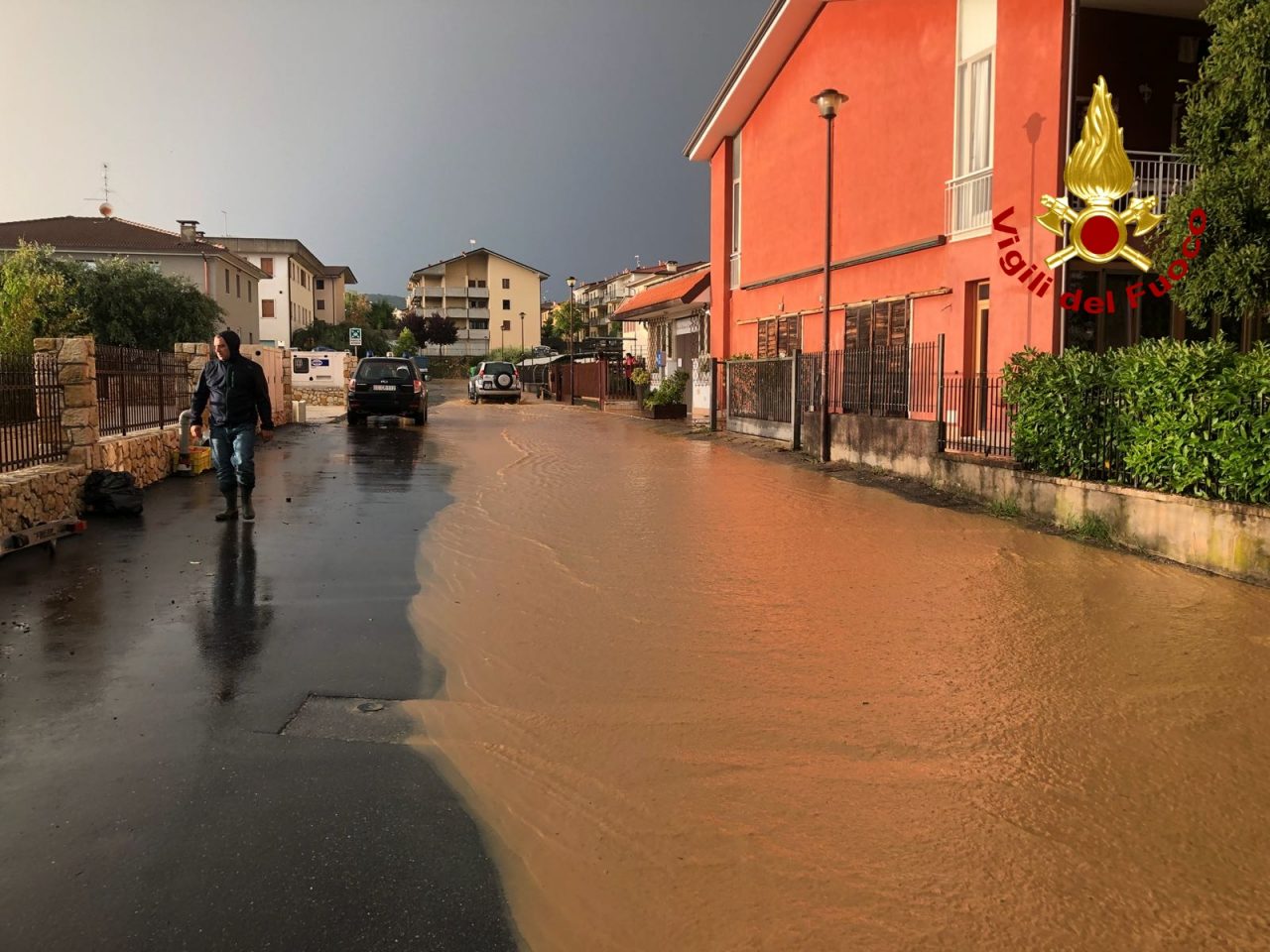 A 24 ore dalla pioggia senza sosta arriva un primo bilancio del maltempo. I vigili del fuoco e ogni tipo di soccorso è costantemente impegnato in azioni di messa in sicurezza e di aiuto nei paesi della provincia.