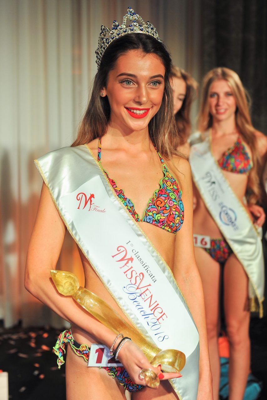Per l’ ottava edizione vince la semplicità di un elegante raffinatezza per la prima volta una veronese sul podio. La nuova Miss Venice Beach è una castelnovese.
