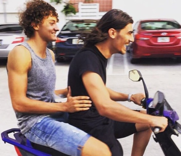 “Il tempo passa e non riusciamo a fermarlo”, Lory Del Santo saluta il figlio sui social