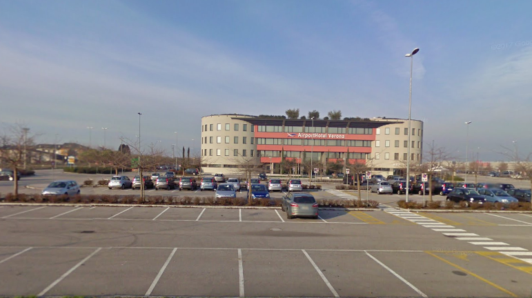 Finestrini rotti, ennesimo caso nel parcheggio di Airporthotel Verona