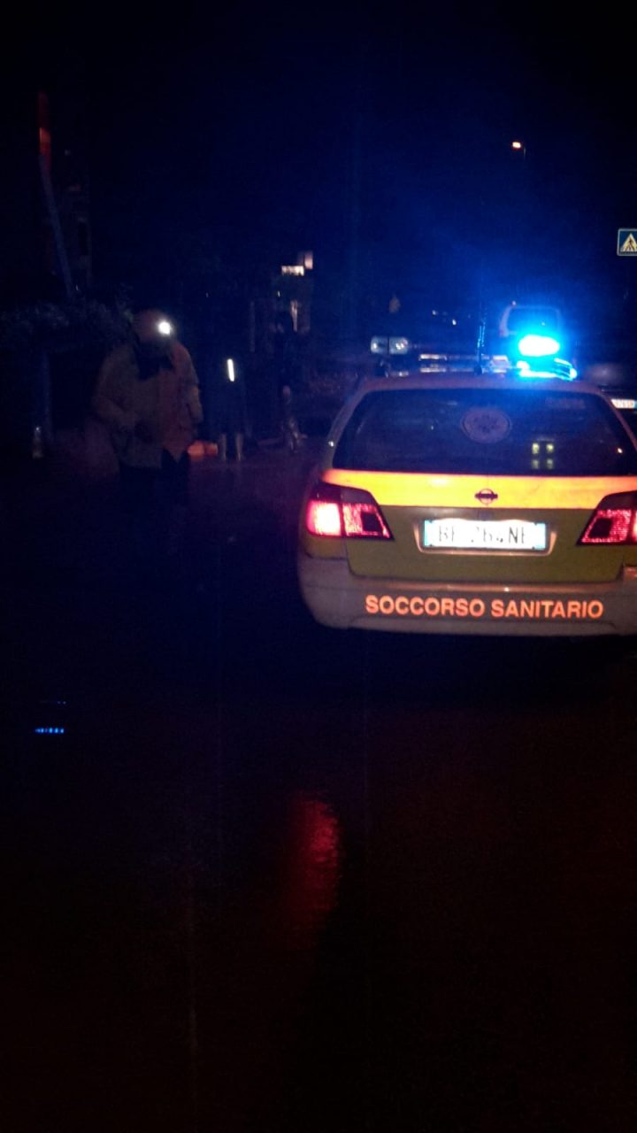 Danni da maltempo: allagamenti in provincia. Esondazione di fossi e tombini che tracimano, la situazione è critica.