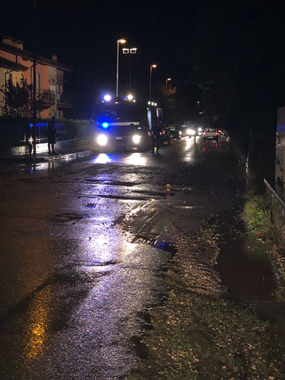 Danni da maltempo: allagamenti in provincia. Esondazione di fossi e tombini che tracimano, la situazione è critica.