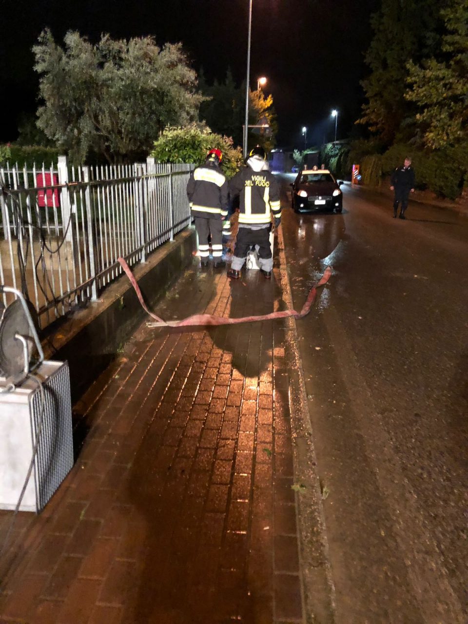 Danni da maltempo: allagamenti in provincia. Esondazione di fossi e tombini che tracimano, la situazione è critica.