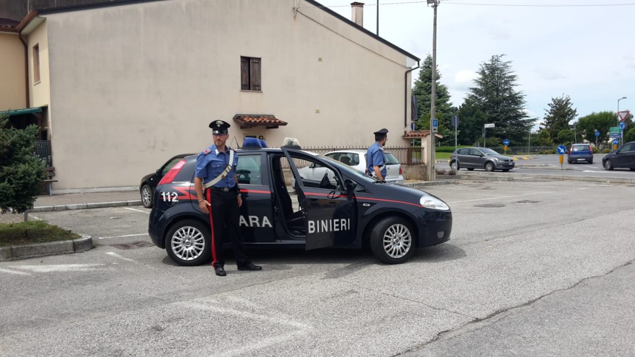 Tenta di violentare una donna: arrestato