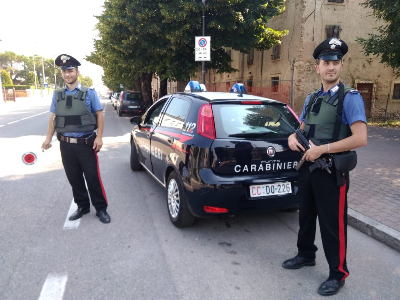Fuga al posto di blocco un arresto a Villafranca