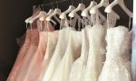 Una tassa per gli abiti da sposa troppo scollati