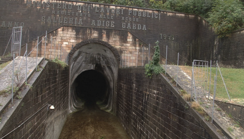 Massima piena dell’Adige, aperta la galleria con il lago di Garda