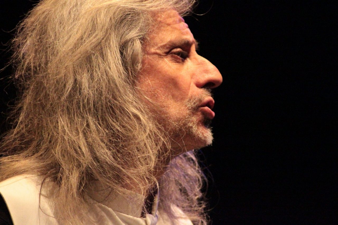 Alessandro Bergonzoni inaugura la rassegna Idem