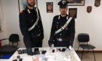 Spaccia ma non si rende conto di essere pedinato dai carabinieri