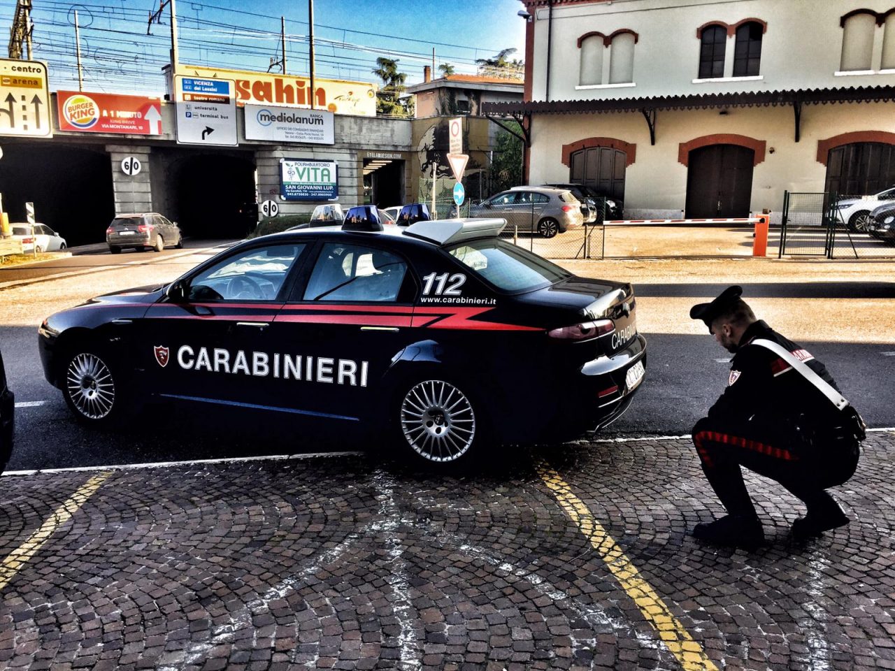 Donna accoltellata a Verona, partita una raccolta fondi per aiutarla