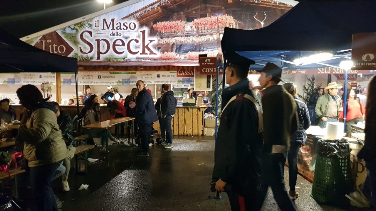 Paga con banconote false a Fieracavalli, arrestato un uomo