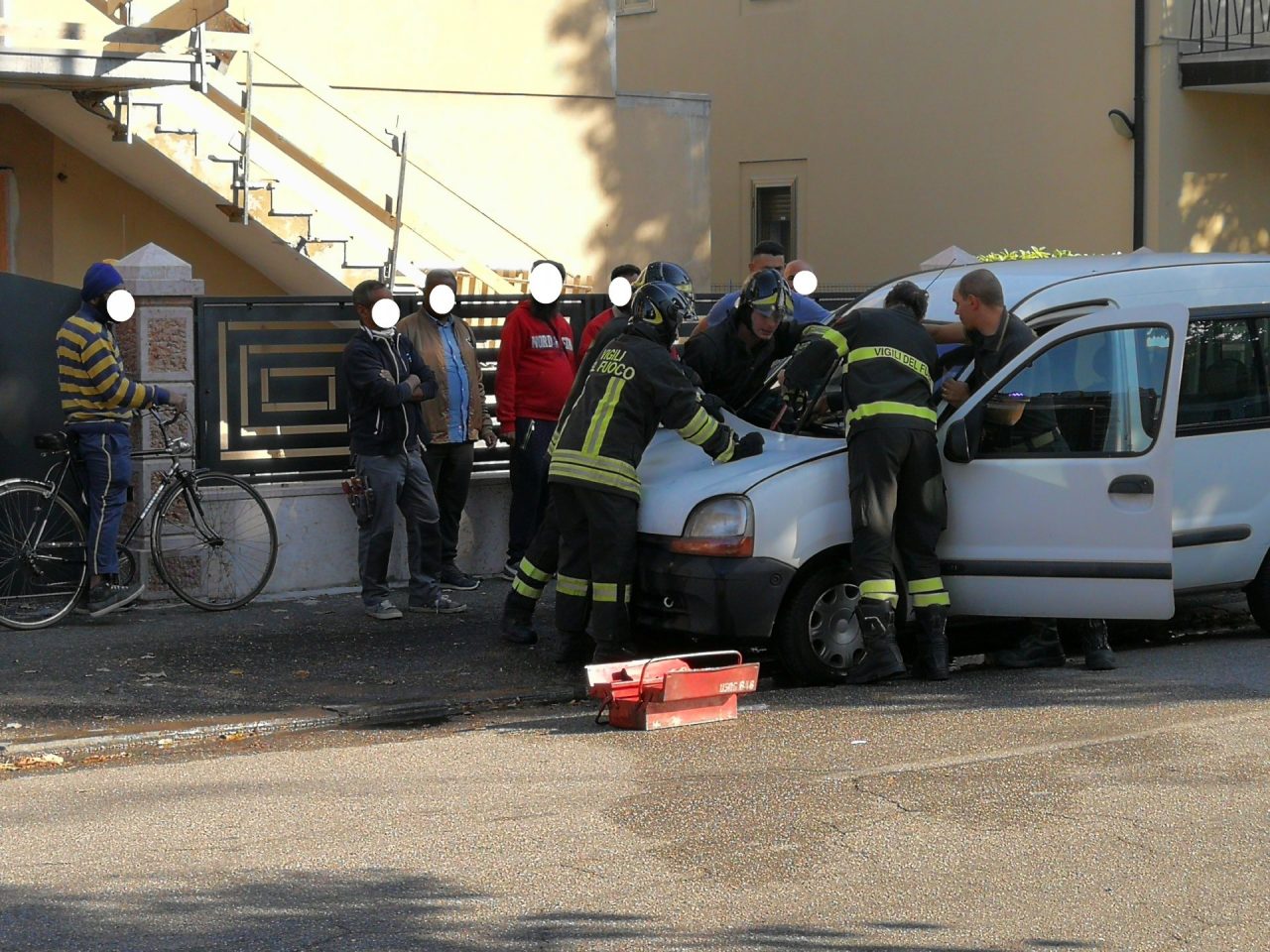 Principio di incendio su un’auto a San Bonifacio