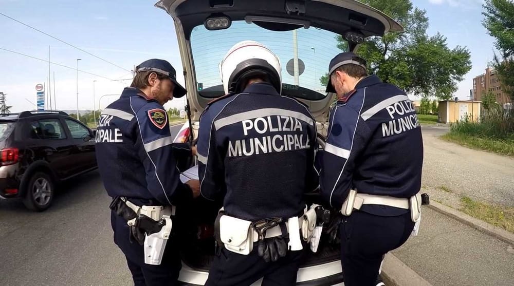Dichiara di non avere la patente ma ha 307 auto intestate