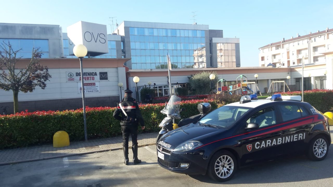 Arrestati due ladri all’Ovs