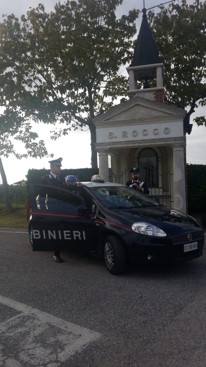 Violenza sessuale e rapina: arrestato un uomo