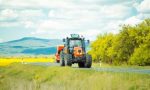 Si mette alla guida del trattore completamente ubriaco, denunciato un agricoltore