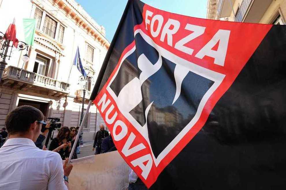 Forza Nuova a Verona contro la 194, contestazione degli antifascisti