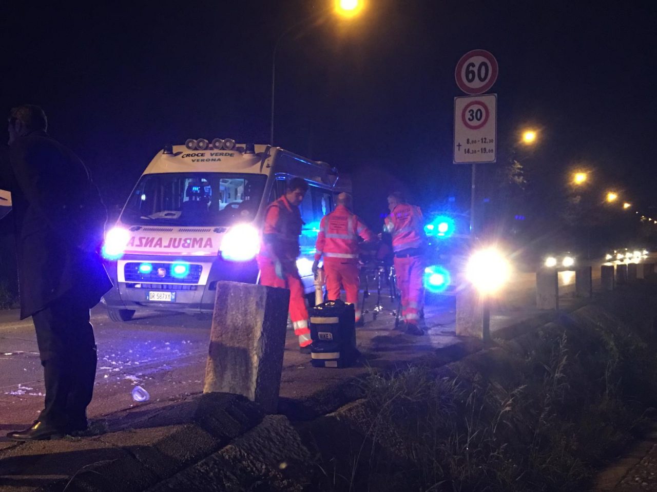 Moto contro pilone, grave incidente in lungadige Attiraglio
