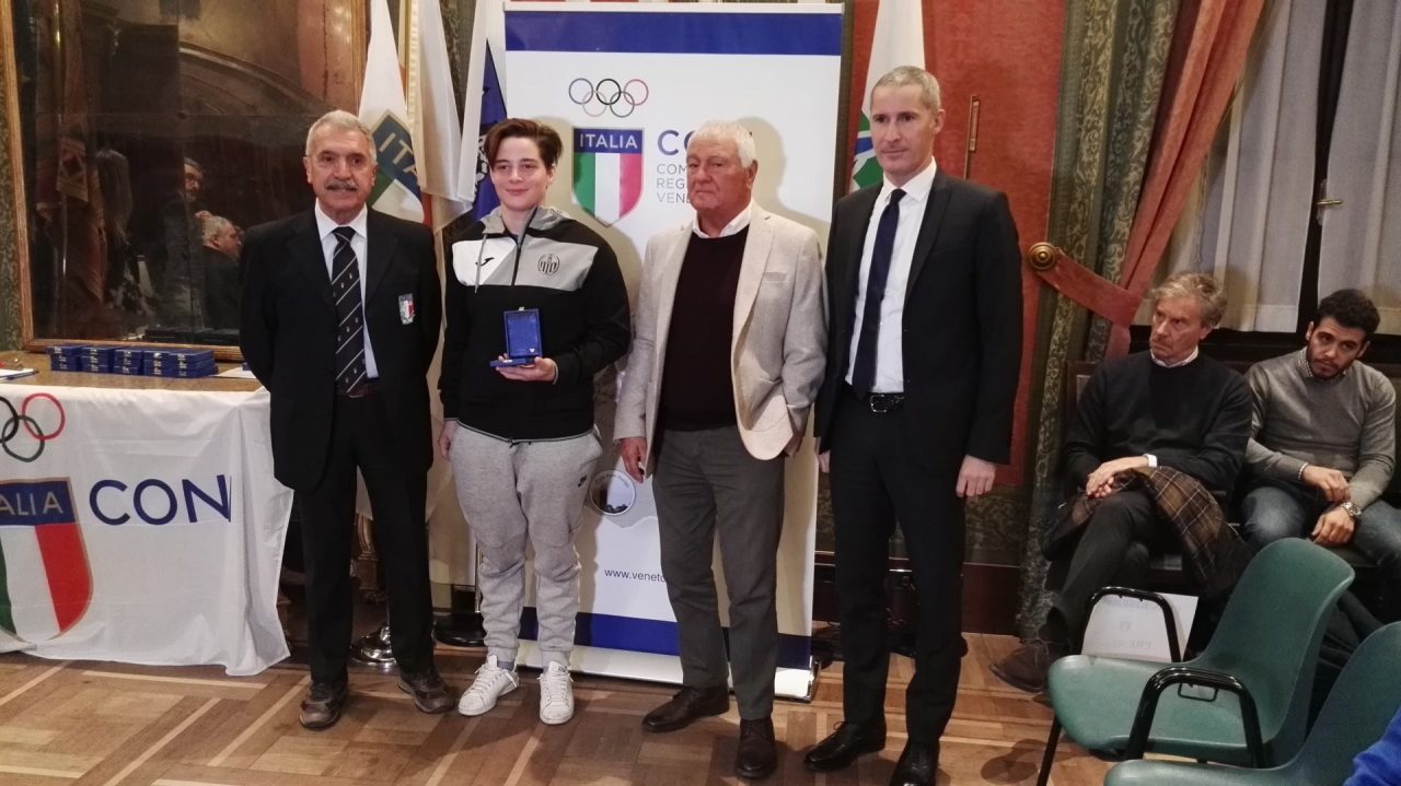 Benemerenze sportive veronesi. Durante la cerimonia Coni il sindaco Federico Sboarina ha consegnato i riconoscimenti agli atleti che si sono distinti nelle diverse categorie.