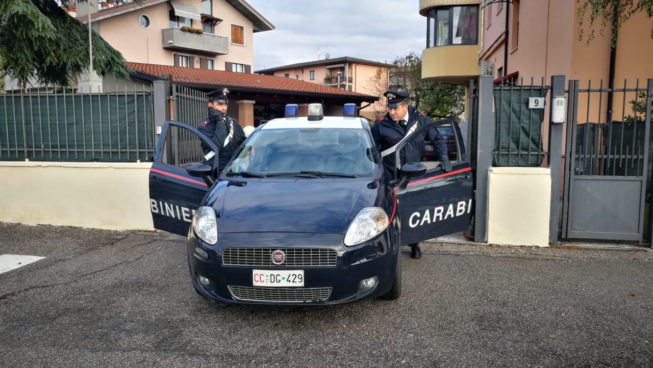 Dichiara di essere regolare, era stato allontanato dal territorio