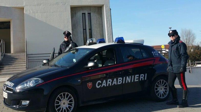 Evade dai domiciliari, arrestato