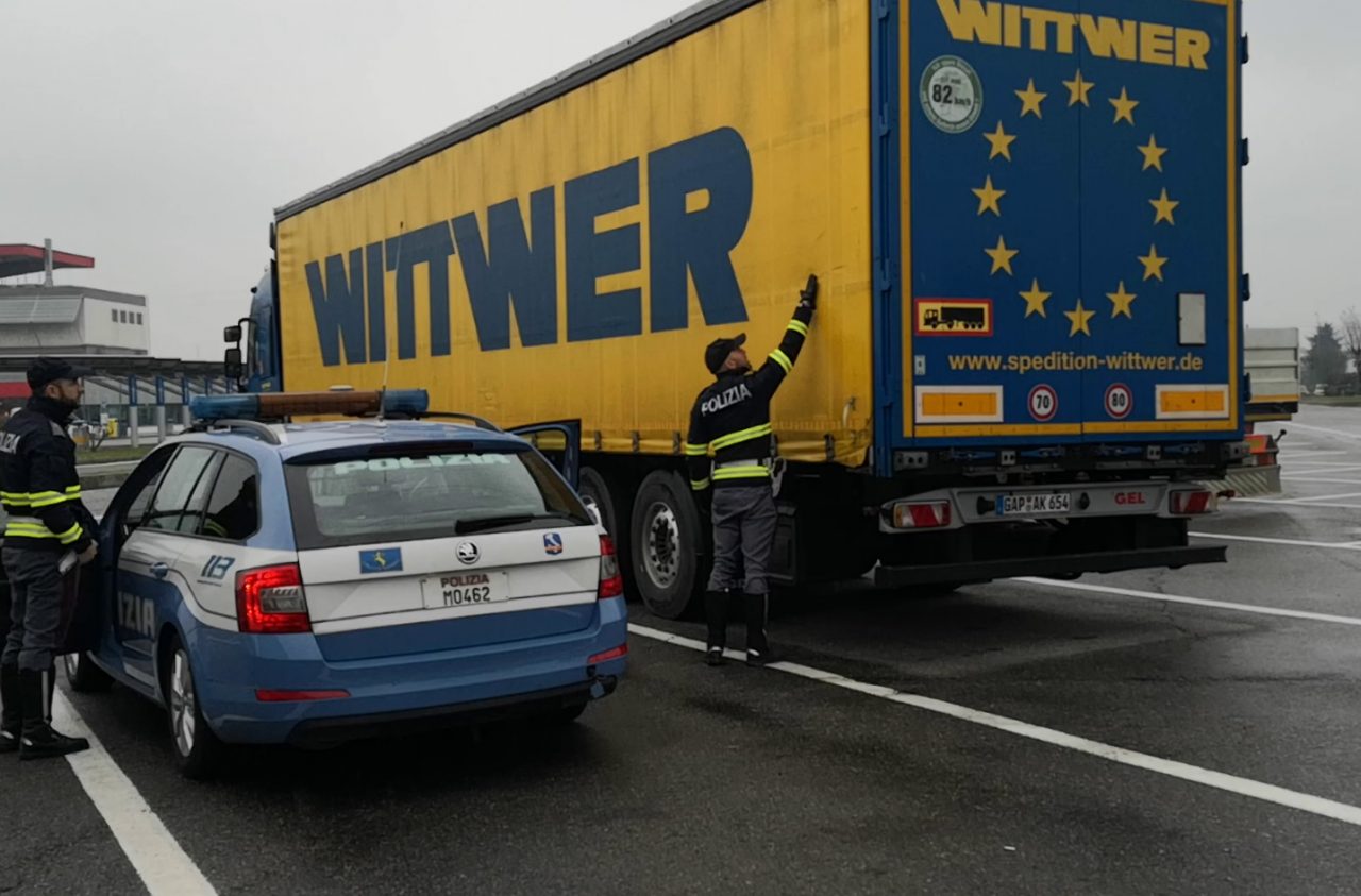 Svuotavano i tir in sosta, sgominata una banda di sette persone