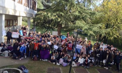 «Abbiamo freddo»: protesta degli studenti all'alberghiero di Gardone Riviera