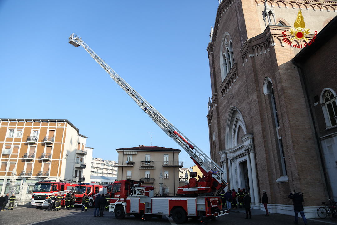 Verona, i vigili del fuoco festeggiano la loro patrona Santa Barbara IMMAGINI